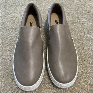 Womens Cushionaire Size 9 Canvas Shoes Faux Leather